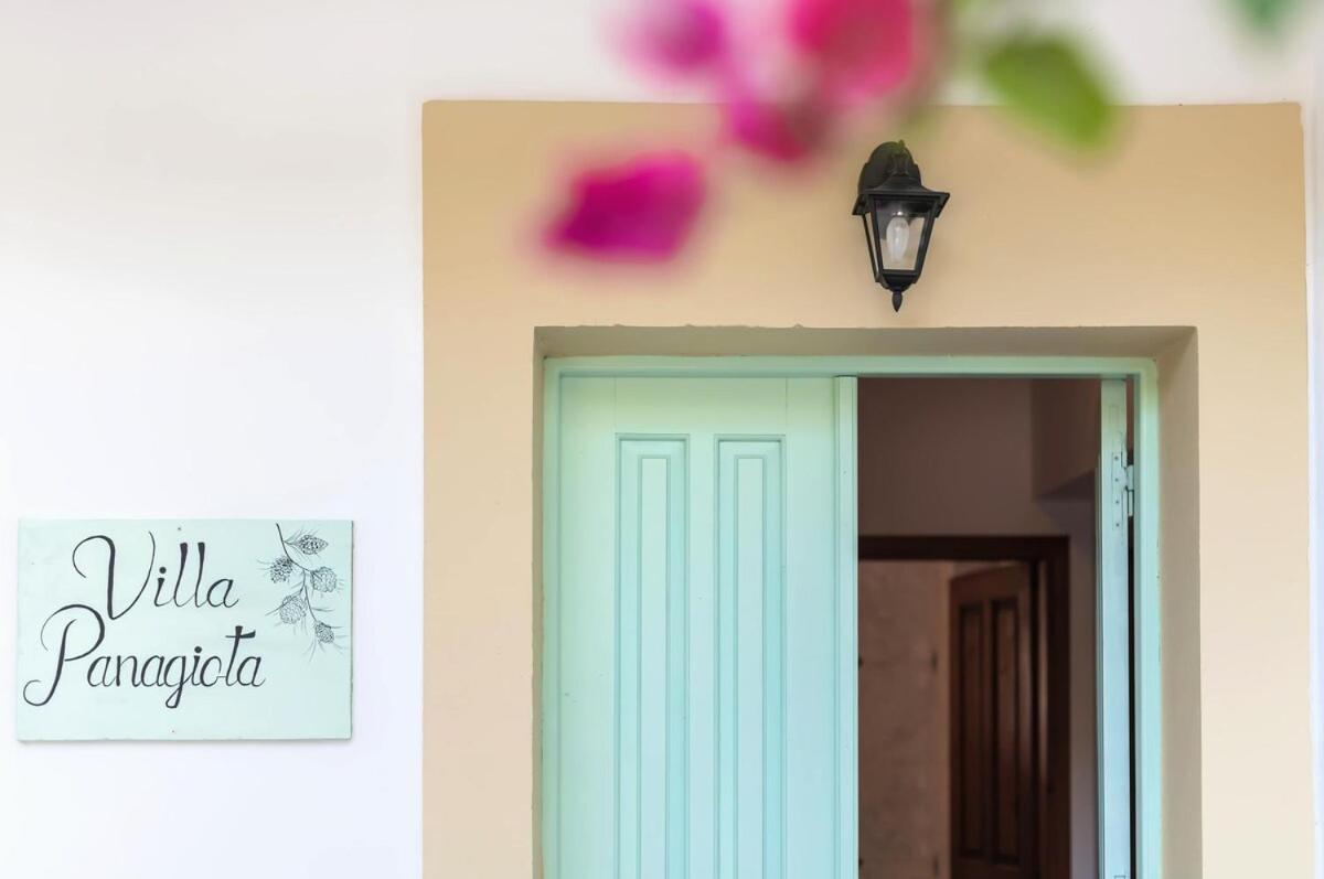 Villaer Panagiota, Pefkos *