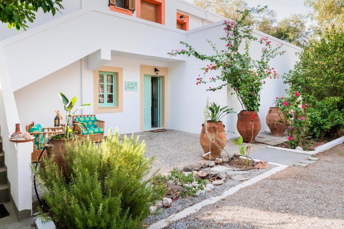 Villaer Panagiota, Pefkos Pefki