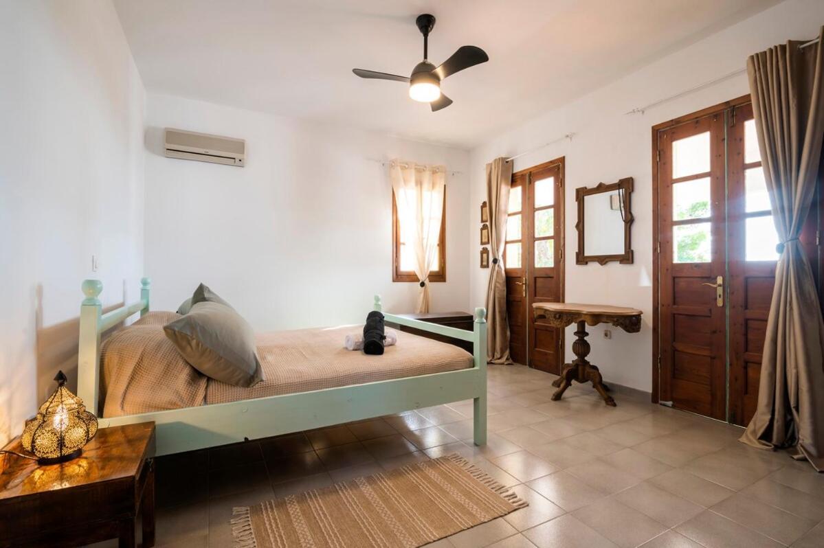 Villaer Panagiota, Pefkos